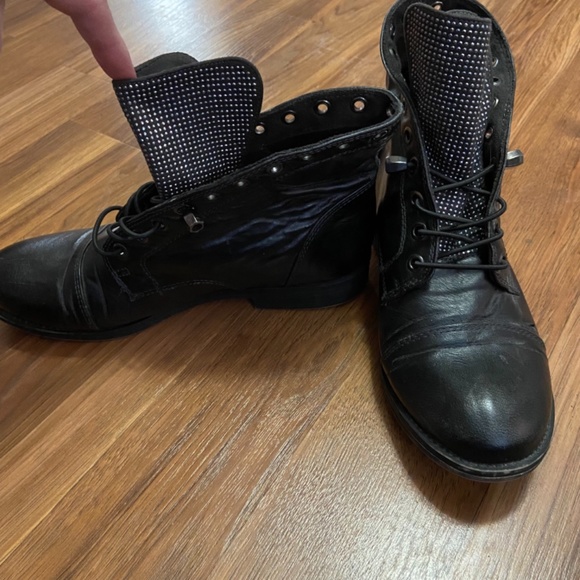 Blingy leather ankle boots - Picture 3 of 8